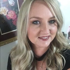 Meet your Posher, Deedee